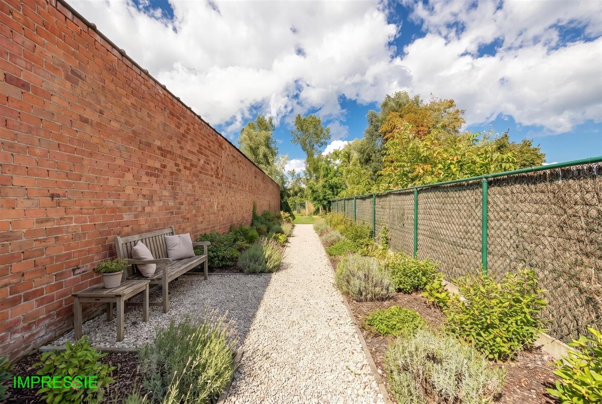 Te renoveren woning met 2 woonentiteiten + tuin