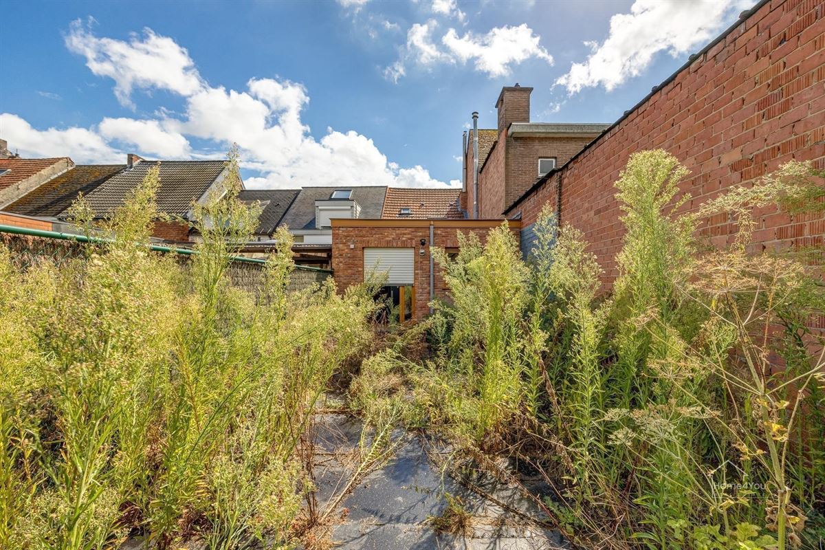 Te renoveren woning met 2 woonentiteiten + tuin