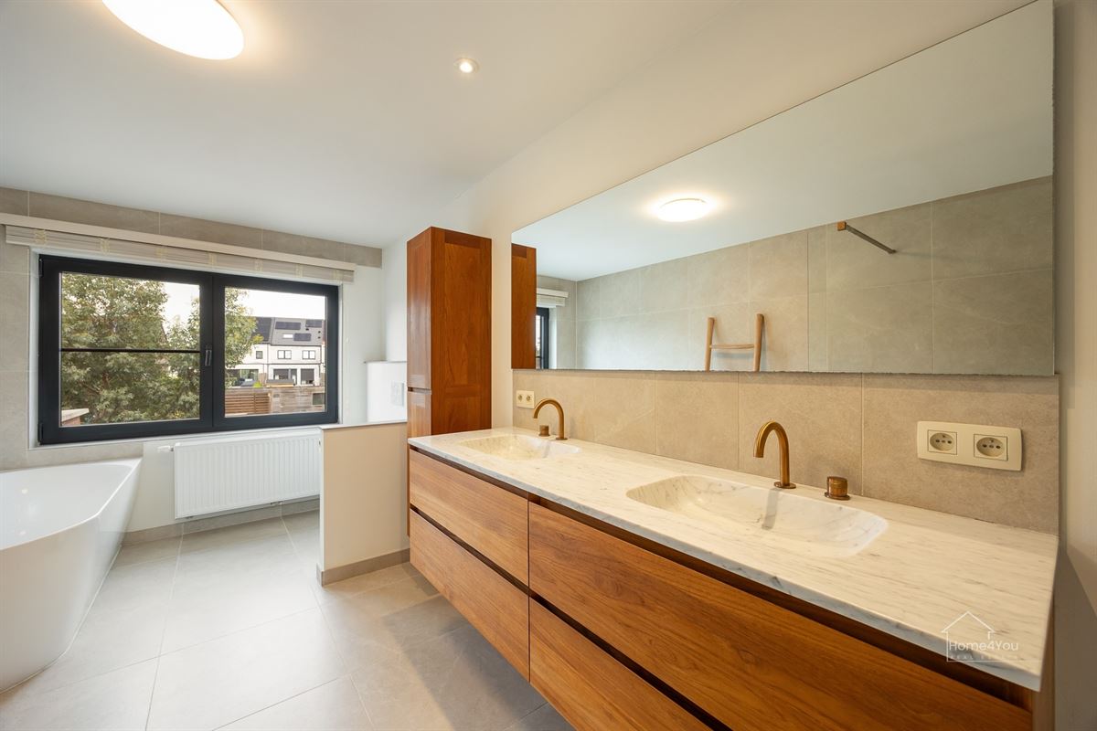 Prachtige HOB, 3 slaapk + zolder en ruime tuin