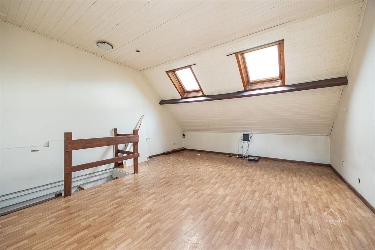 Te renoveren woning met 2 woonentiteiten + tuin