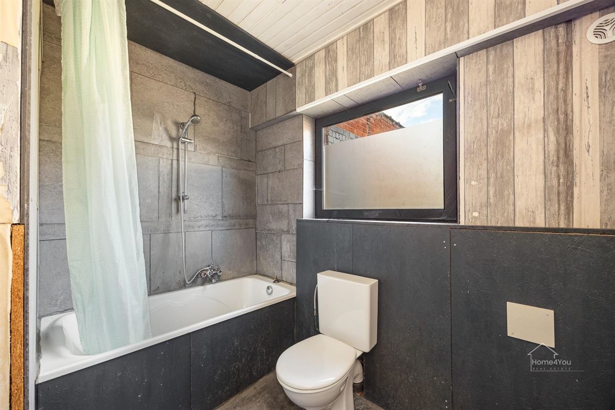 Te renoveren woning met 2 woonentiteiten + tuin