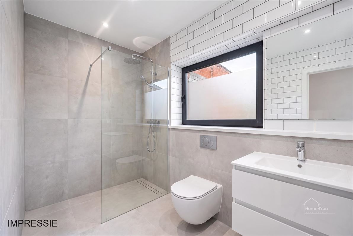 Te renoveren woning met 2 woonentiteiten + tuin