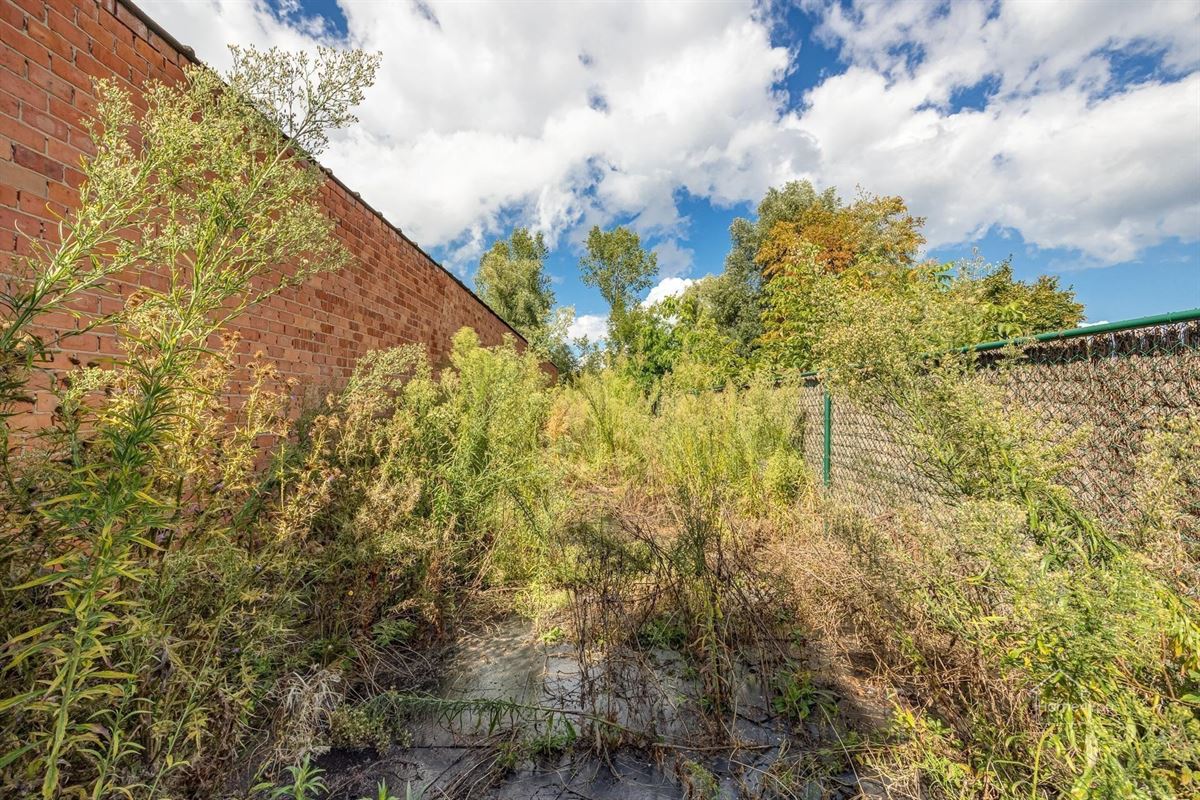 Te renoveren woning met 2 woonentiteiten + tuin