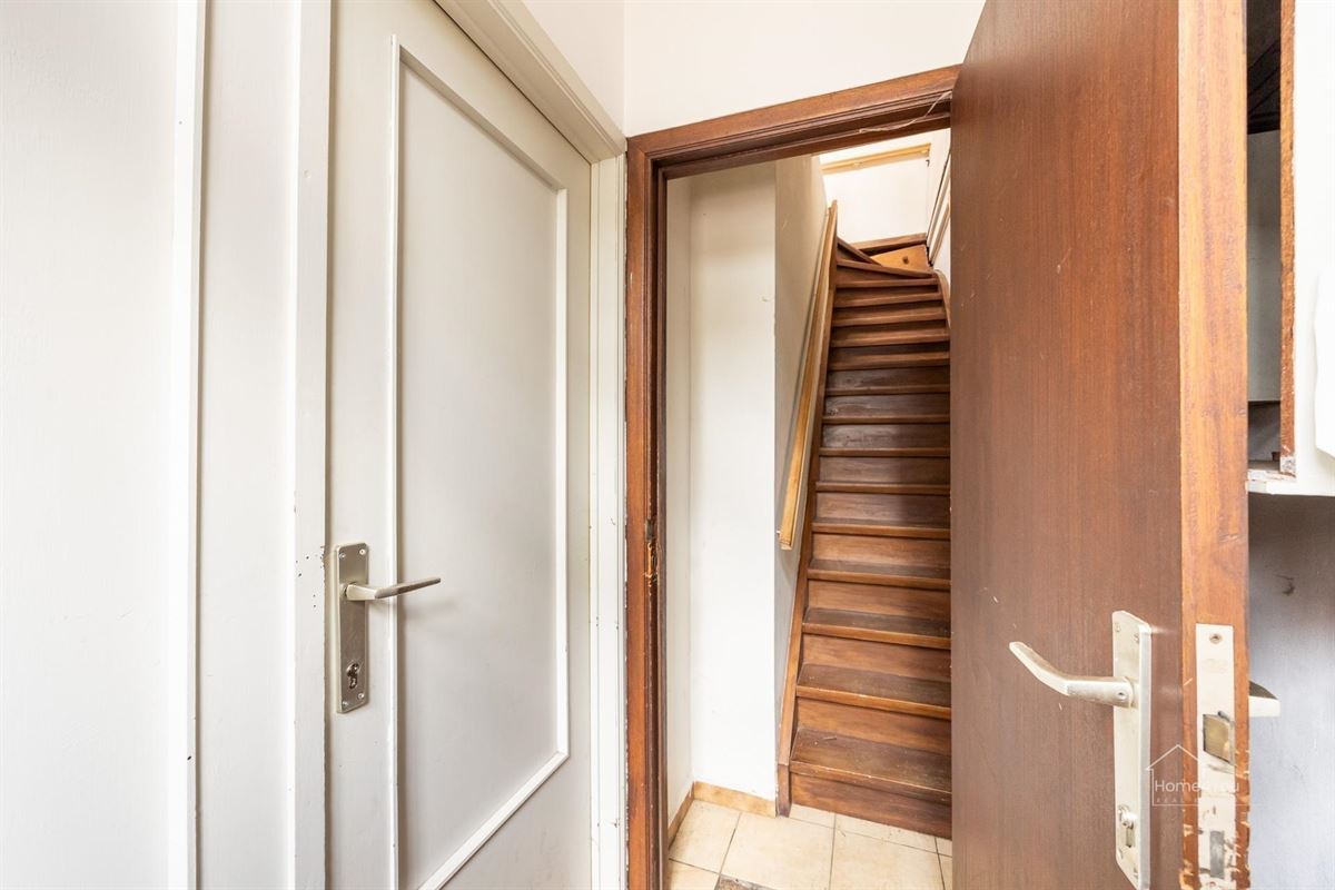 Te renoveren woning met 2 woonentiteiten + tuin