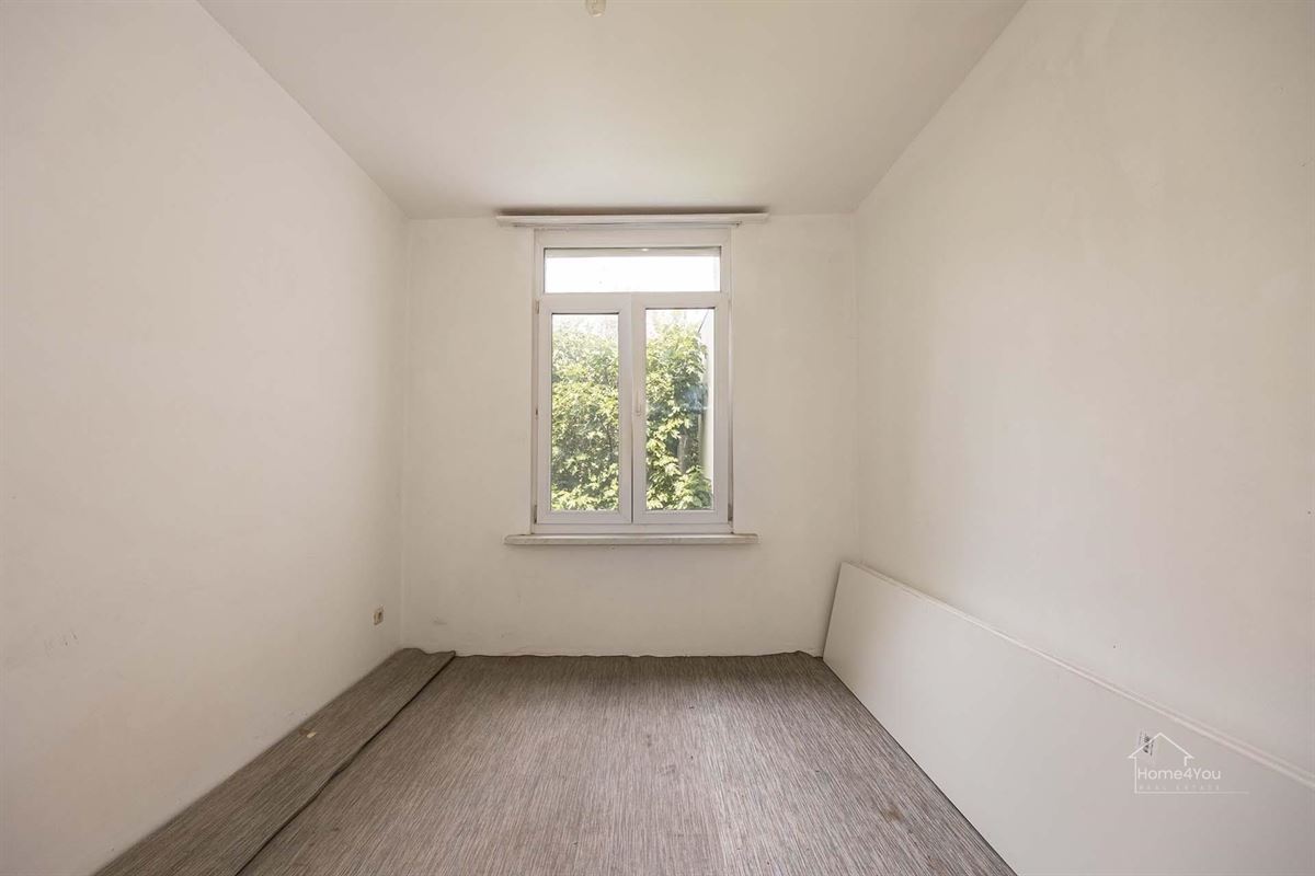 Handelshuis met 4 woonentiteiten en tuin