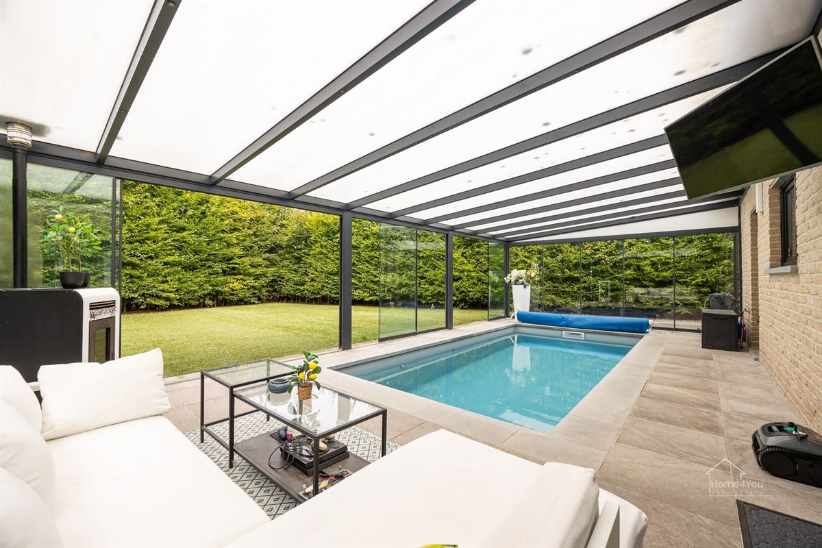 Moderne villa met 3 slaapkamers en zwembad te Waasmunster!