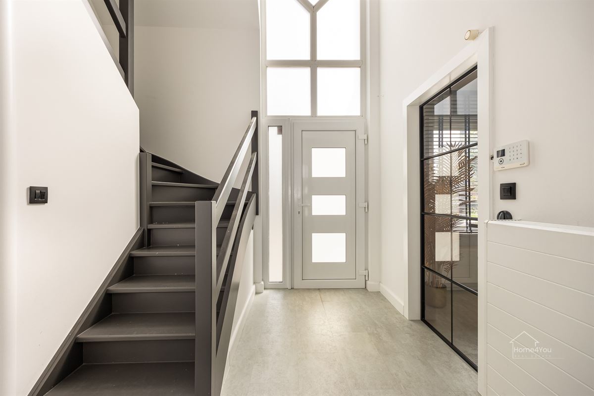 Moderne villa met 3 slaapkamers en zwembad te Waasmunster!