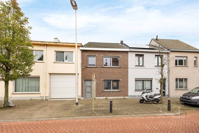 Te Renoveren Rijwoning - 2/3 slaapkamers + zolder