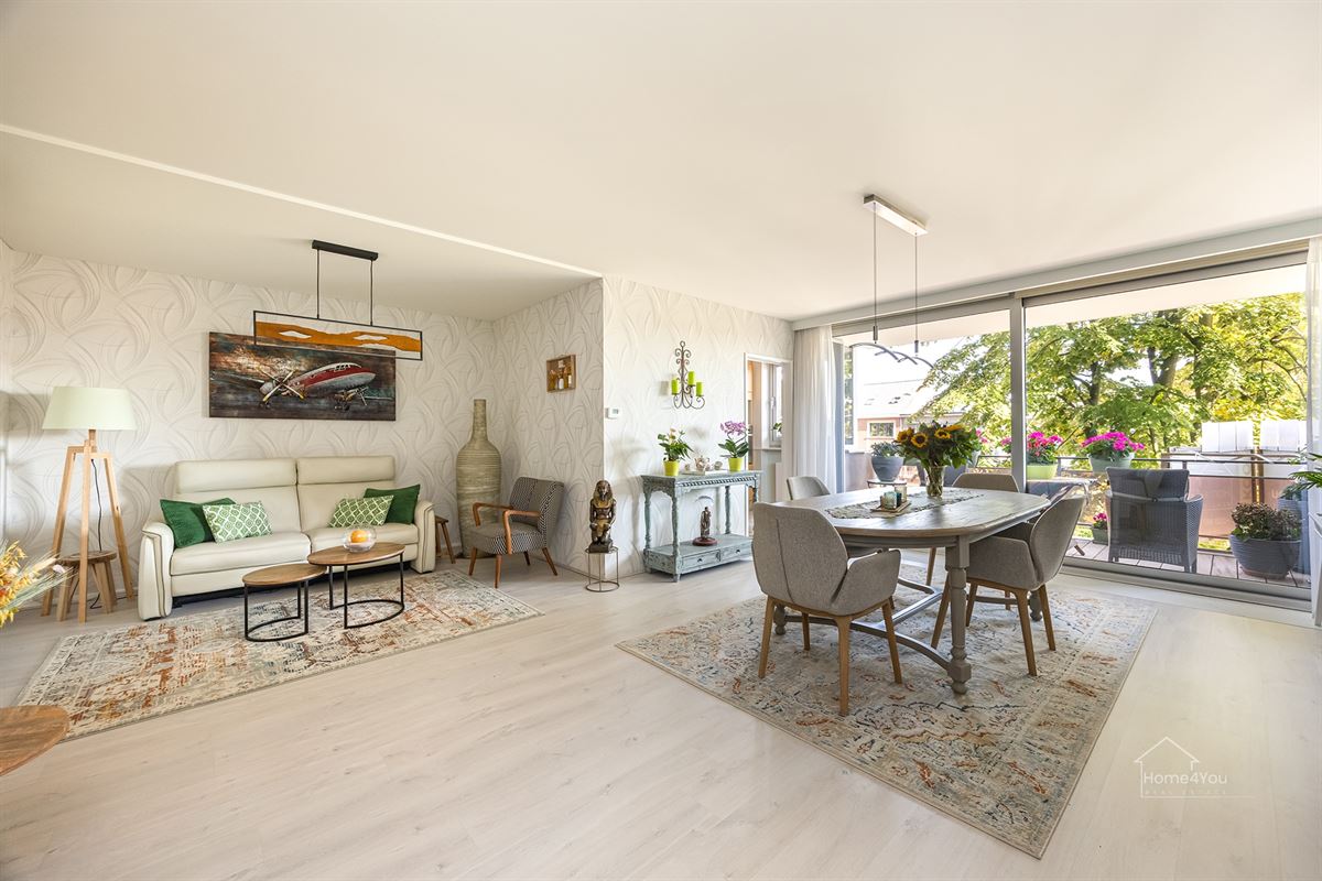 Instapklaar 2-Slaapk Appartement, terras en garagebox