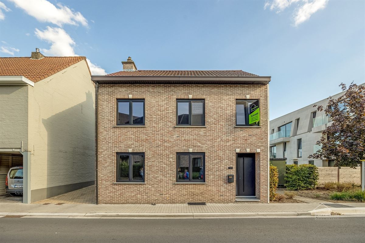 Prachtige woning met 4 slpk en een showroom in Bornem!