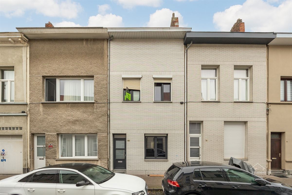Ruime op te frissen woning met 4 slpk op bruisende locatie!