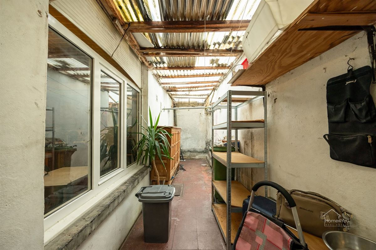 Ruime op te frissen woning met 4 slpk op bruisende locatie!
