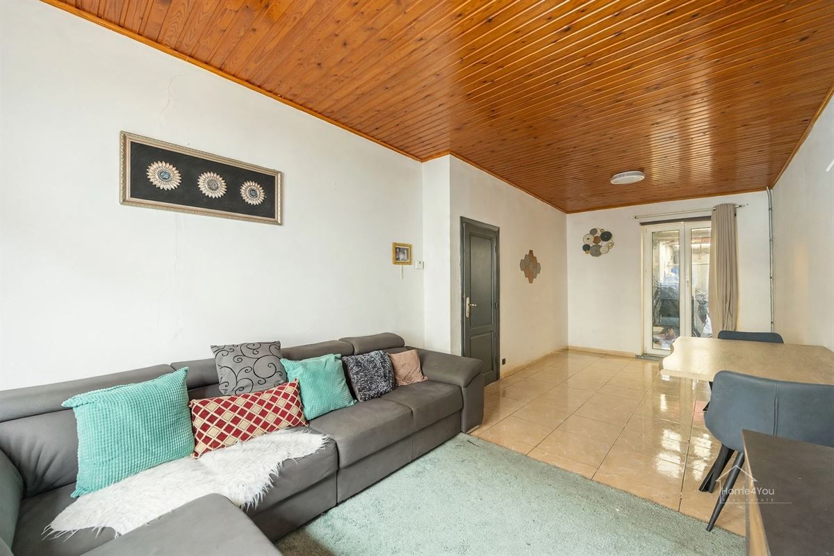 Ruime op te frissen woning met 4 slpk op bruisende locatie!