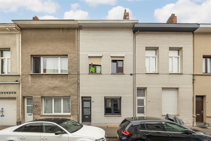 Ruime op te frissen woning met 4 slpk op bruisende locatie!
