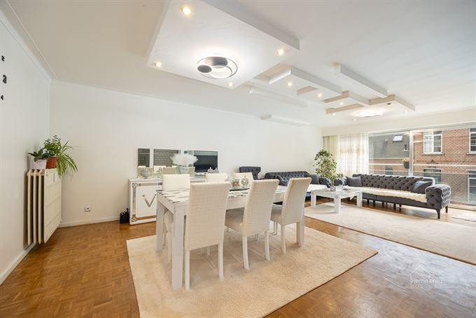Instapklaar appartement met 3 slpk, terras en een staanplaats te Deurne!