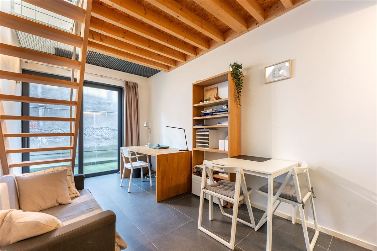 RODESTRAAT 25 / B4 ANTWERPEN