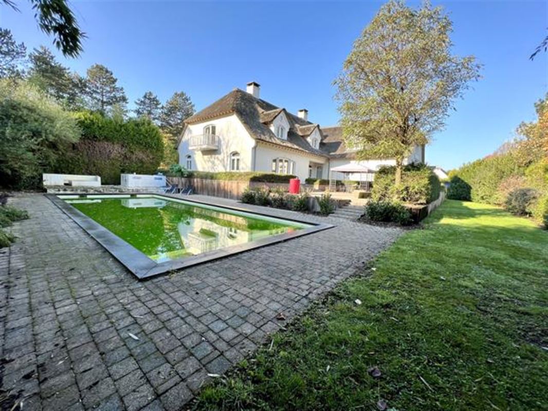 Prachtige villa met 9 slaapkamers en buitenzwembad