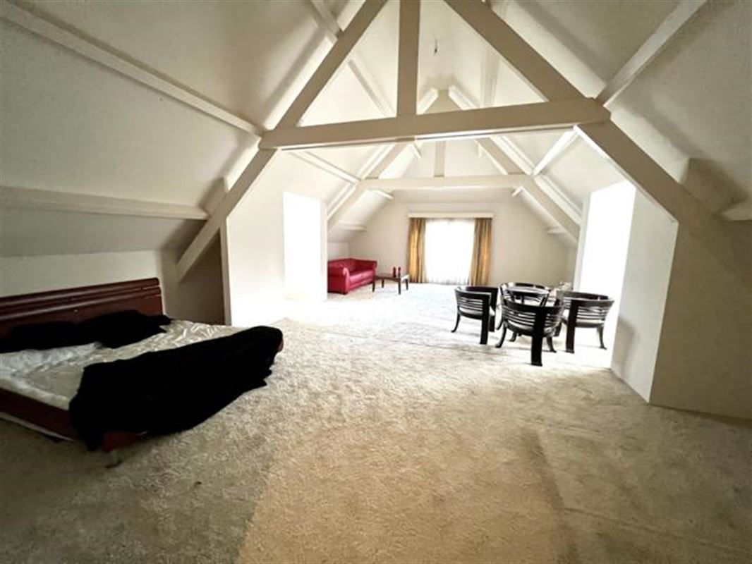 Prachtige villa met 9 slaapkamers en buitenzwembad