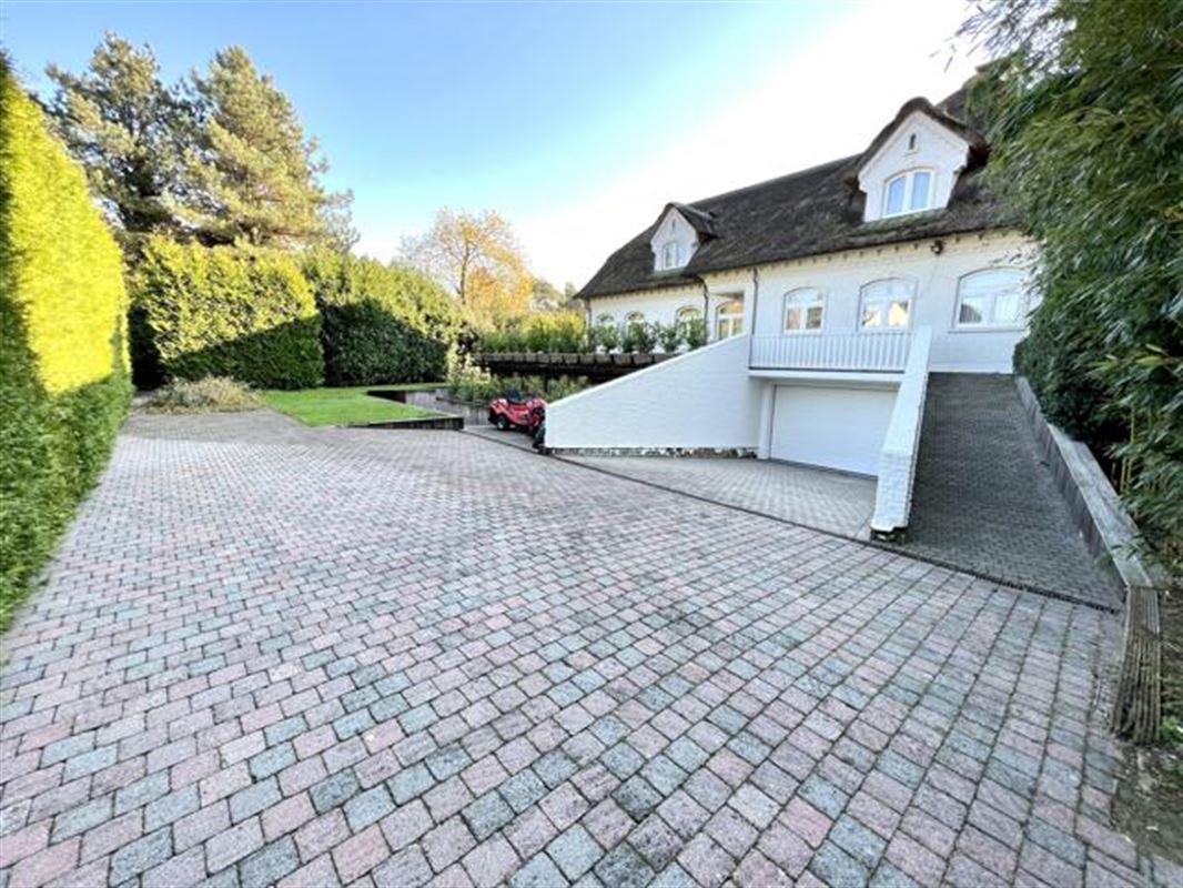 Prachtige villa met 9 slaapkamers en buitenzwembad