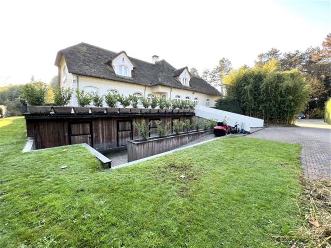 Prachtige villa met 9 slaapkamers en buitenzwembad