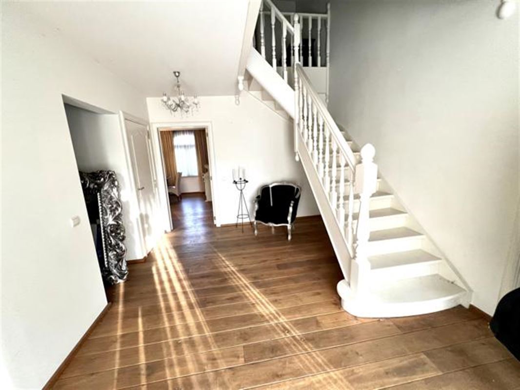 Prachtige villa met 9 slaapkamers en buitenzwembad