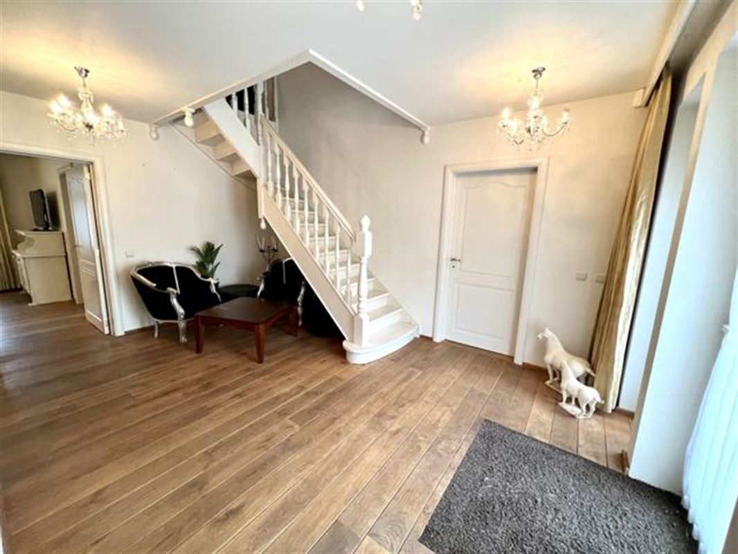 Prachtige villa met 9 slaapkamers en buitenzwembad