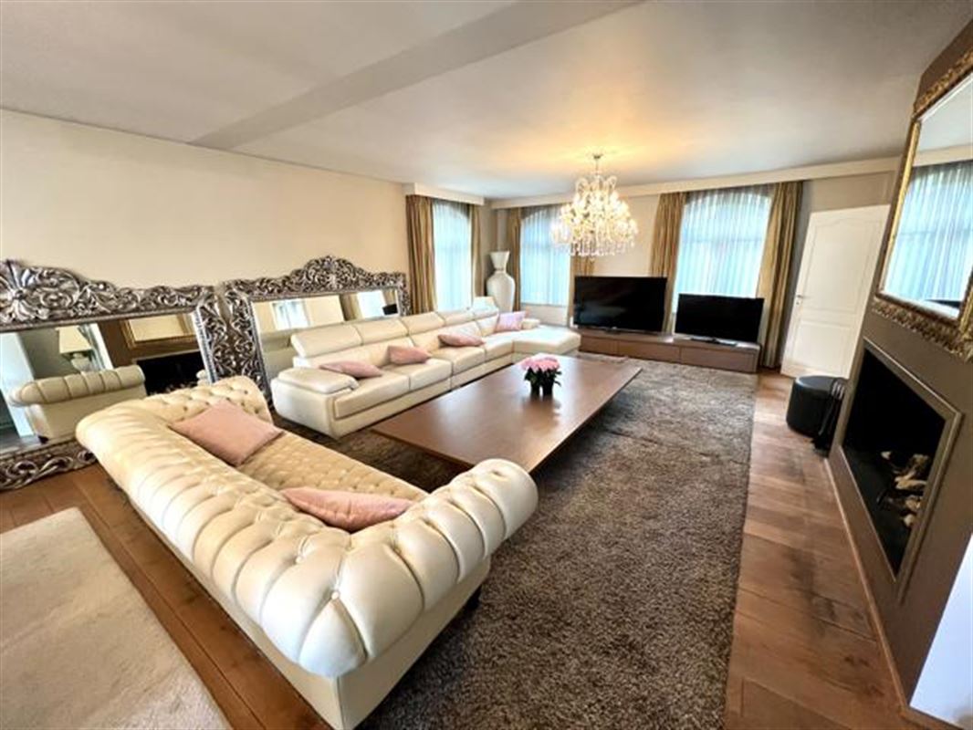 Prachtige villa met 9 slaapkamers en buitenzwembad