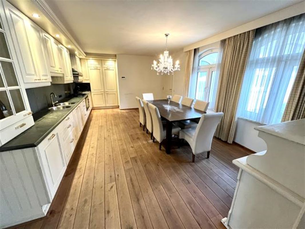 Prachtige villa met 9 slaapkamers en buitenzwembad