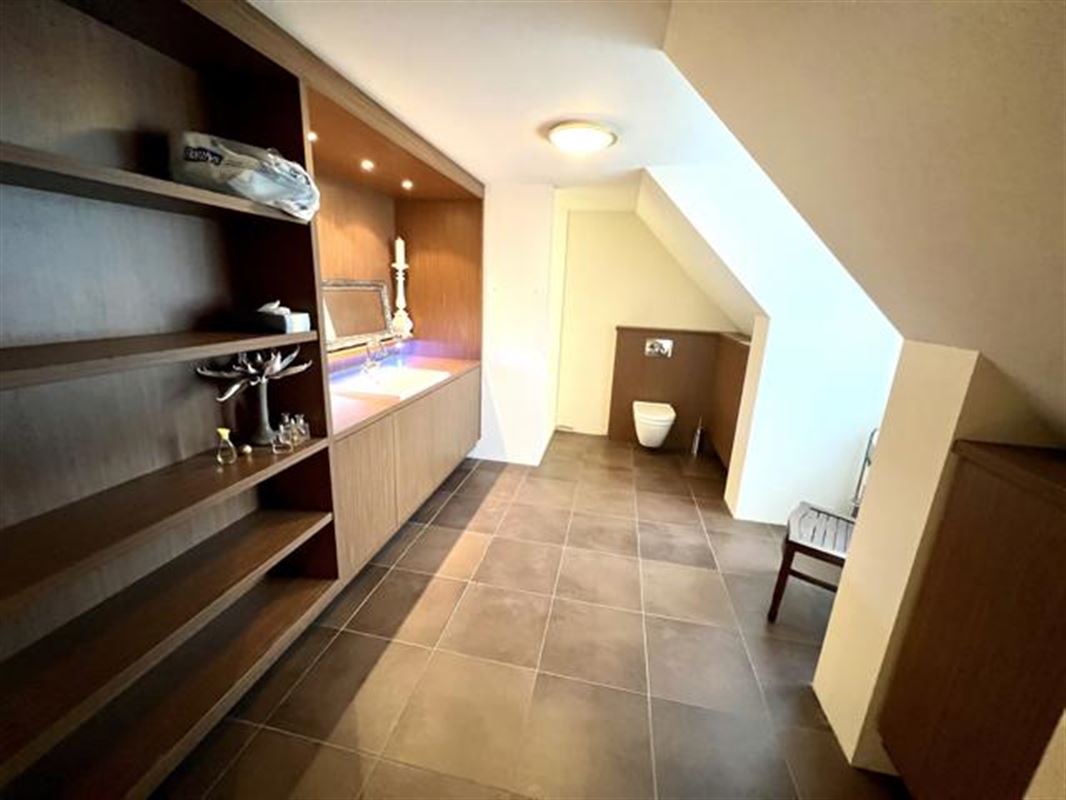 Prachtige villa met 9 slaapkamers en buitenzwembad