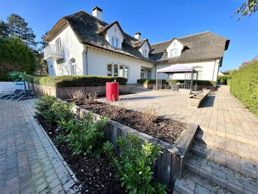 Prachtige villa met 9 slaapkamers en buitenzwembad