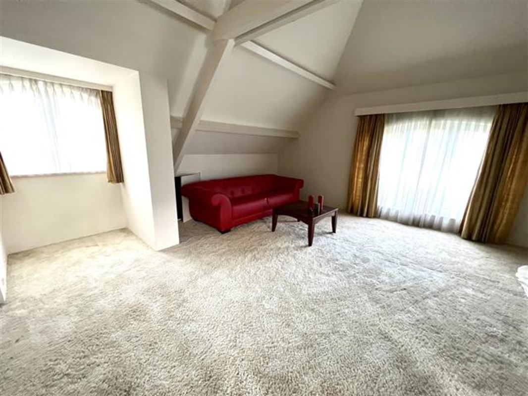 Prachtige villa met 9 slaapkamers en buitenzwembad