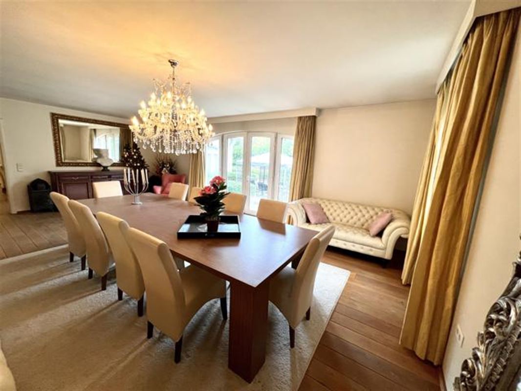 Prachtige villa met 9 slaapkamers en buitenzwembad