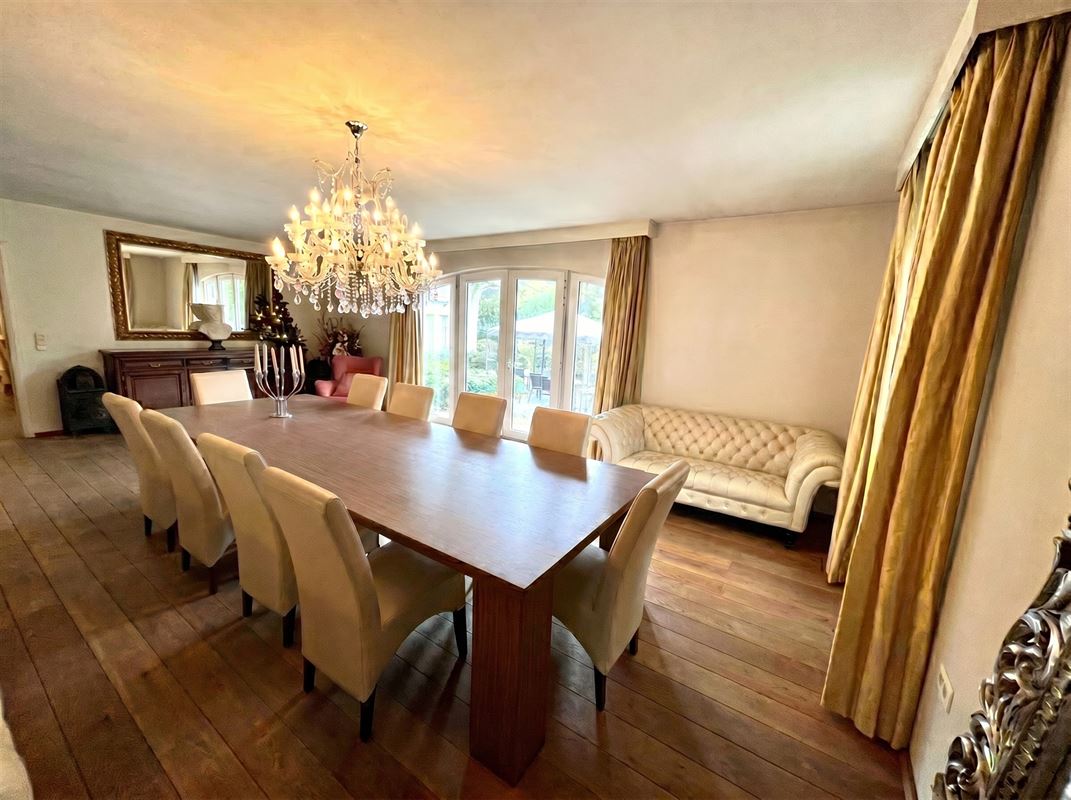 Prachtige villa met 9 slaapkamers en buitenzwembad
