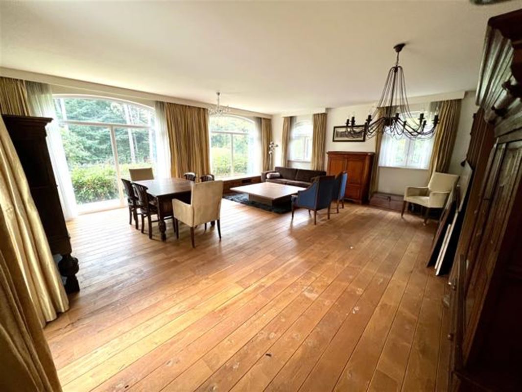 Prachtige villa met 9 slaapkamers en buitenzwembad
