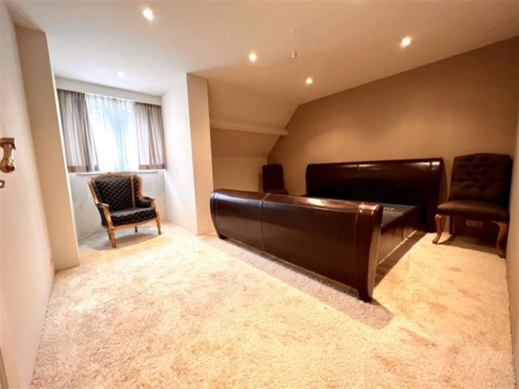 Prachtige villa met 9 slaapkamers en buitenzwembad