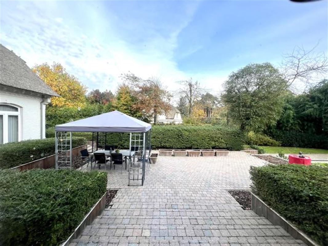 Prachtige villa met 9 slaapkamers en buitenzwembad