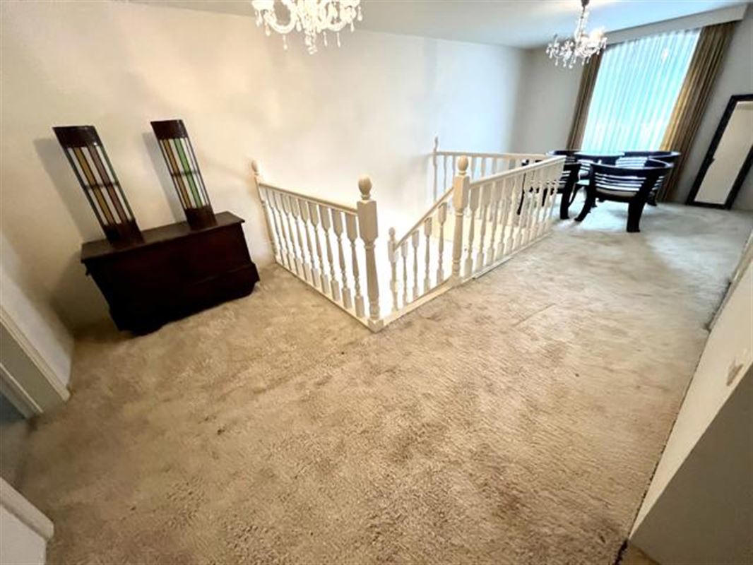 Prachtige villa met 9 slaapkamers en buitenzwembad