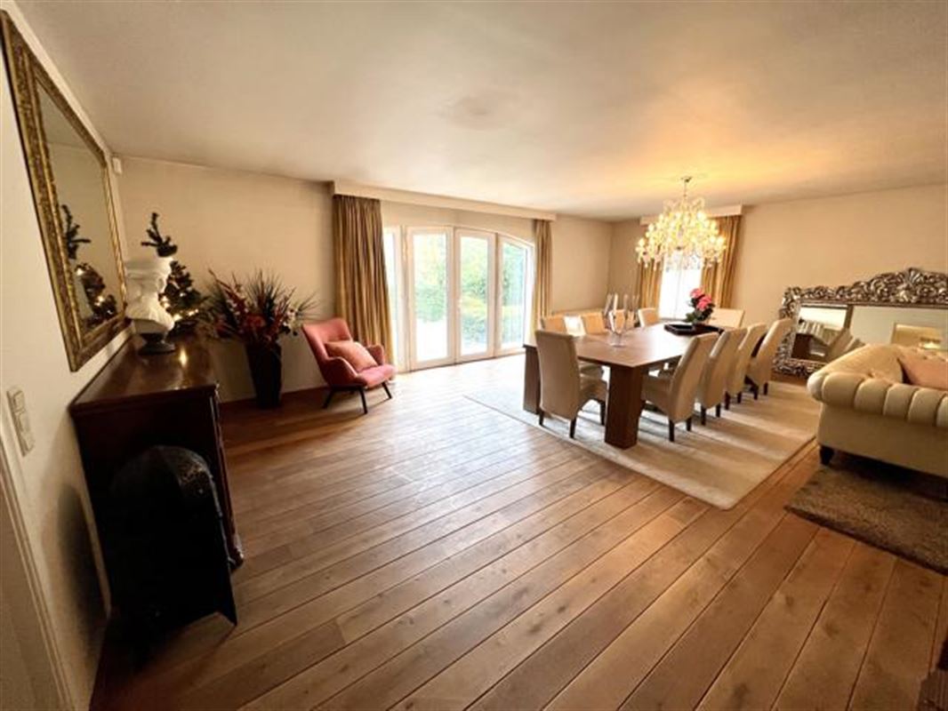 Prachtige villa met 9 slaapkamers en buitenzwembad