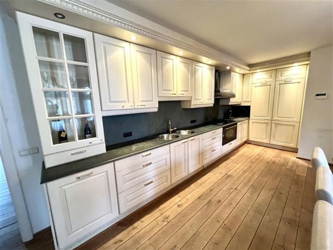 Prachtige villa met 9 slaapkamers en buitenzwembad