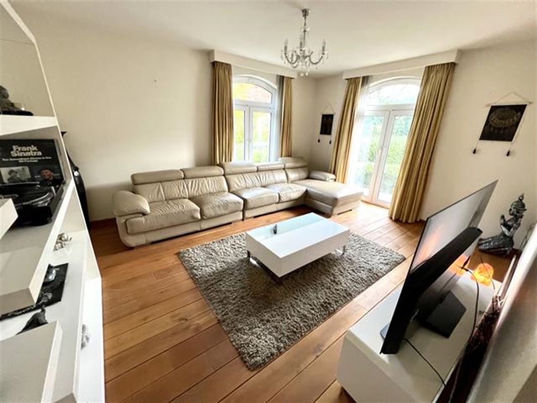 Prachtige villa met 9 slaapkamers en buitenzwembad