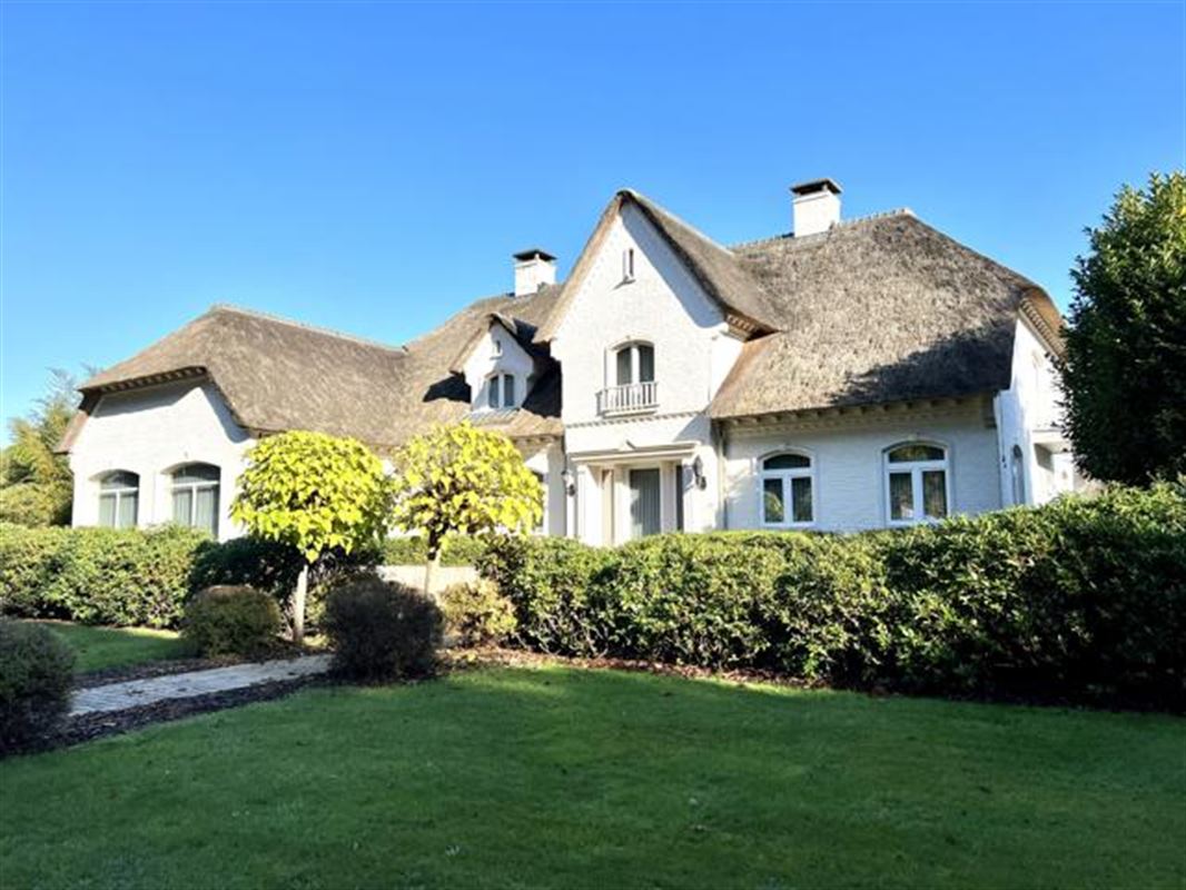 Prachtige villa met 9 slaapkamers en buitenzwembad