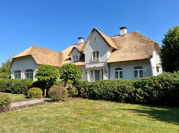 Prachtige villa met 9 slaapkamers en buitenzwembad