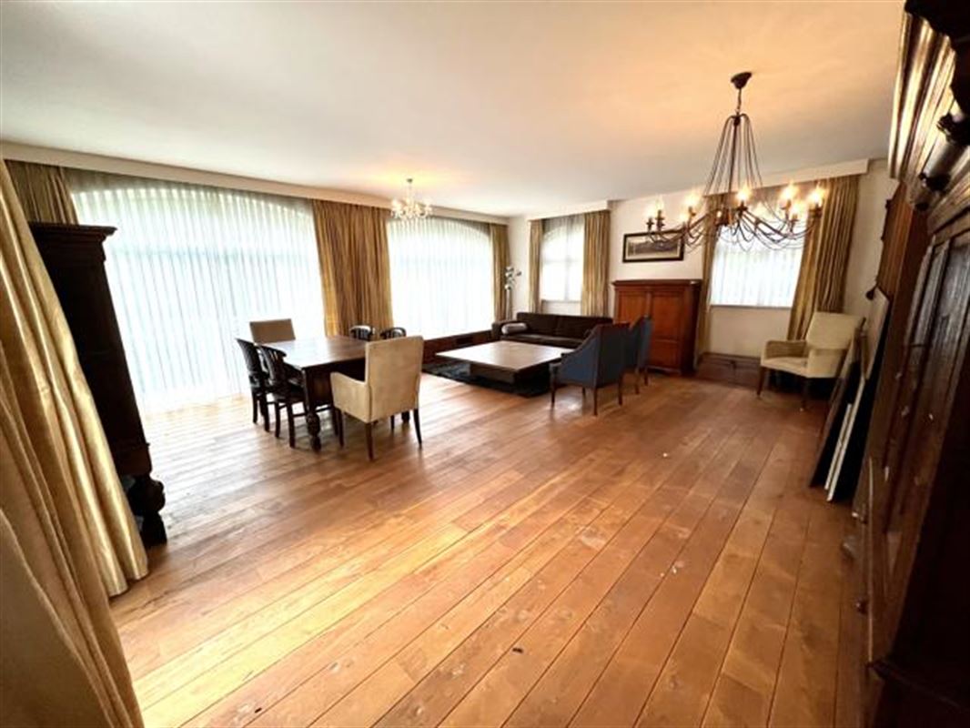 Prachtige villa met 9 slaapkamers en buitenzwembad