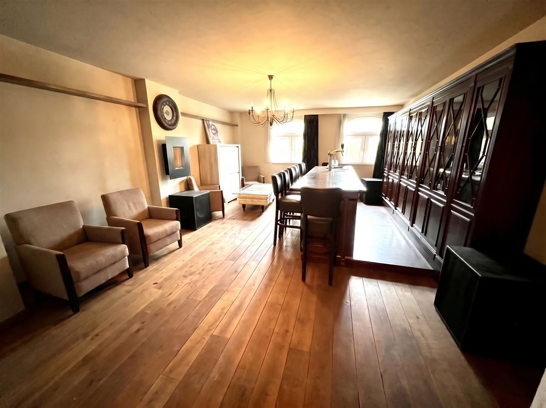 Prachtige villa met 9 slaapkamers en buitenzwembad