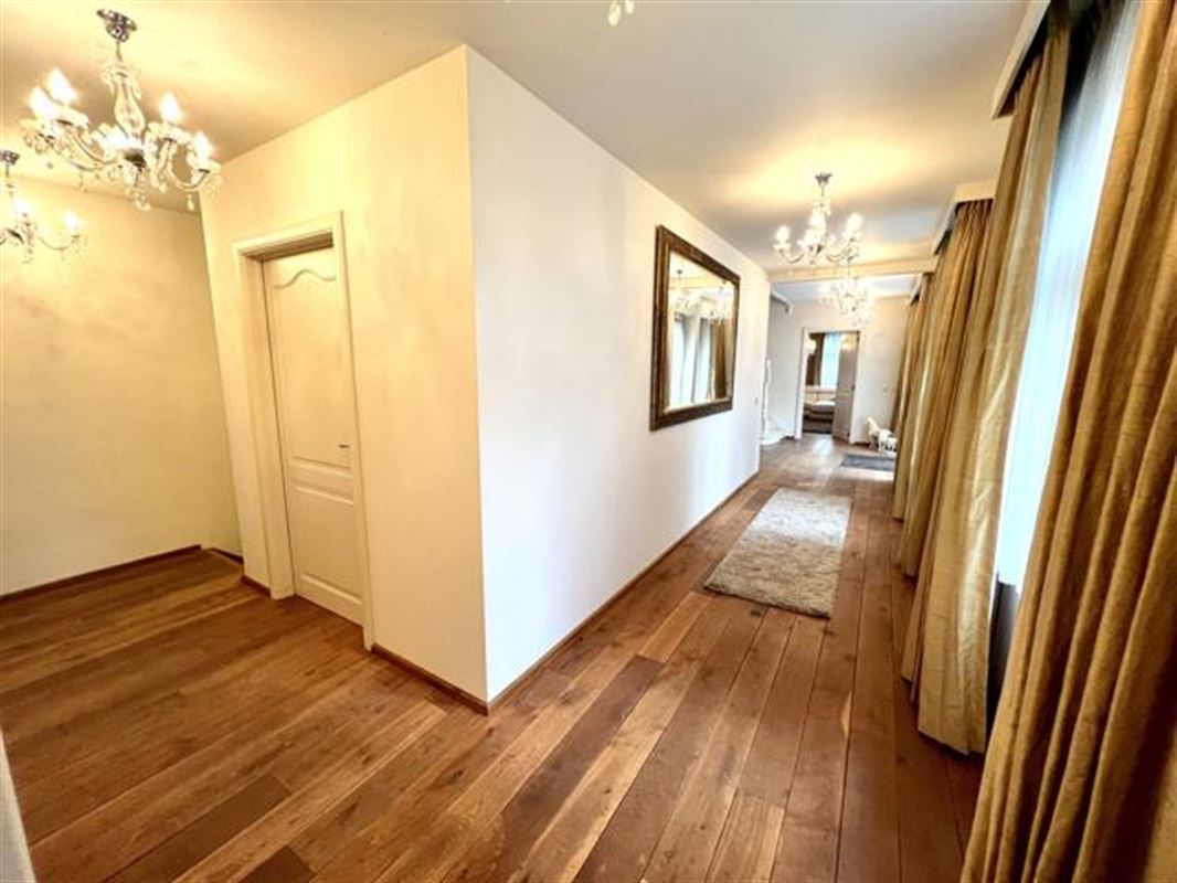 Prachtige villa met 9 slaapkamers en buitenzwembad