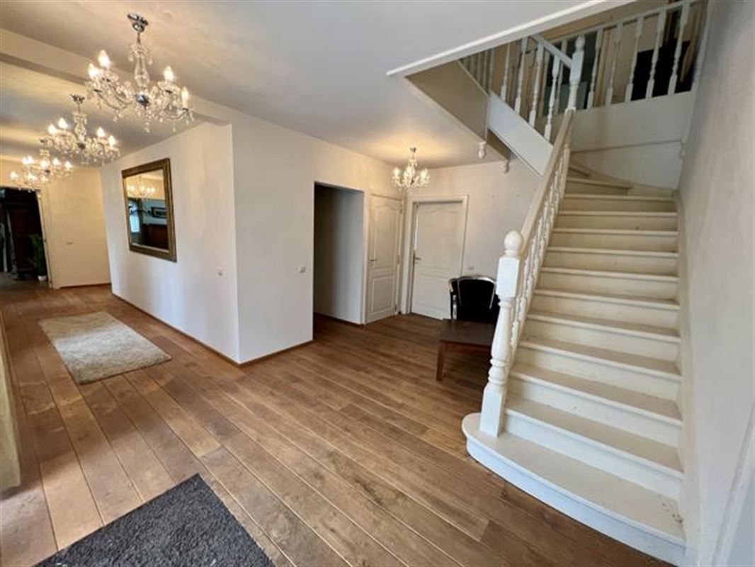 Prachtige villa met 9 slaapkamers en buitenzwembad