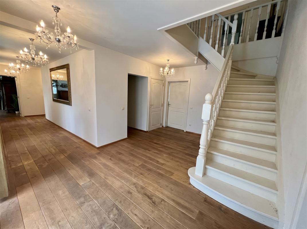 Prachtige villa met 9 slaapkamers en buitenzwembad