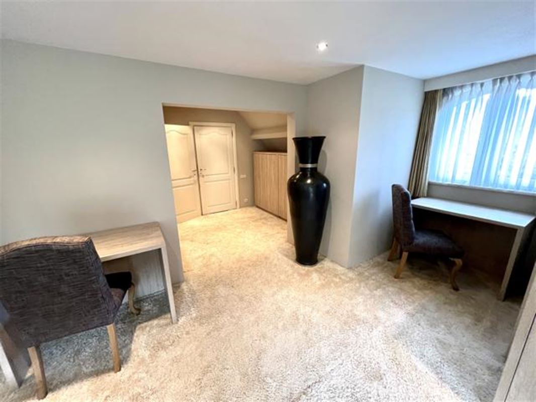 Prachtige villa met 9 slaapkamers en buitenzwembad