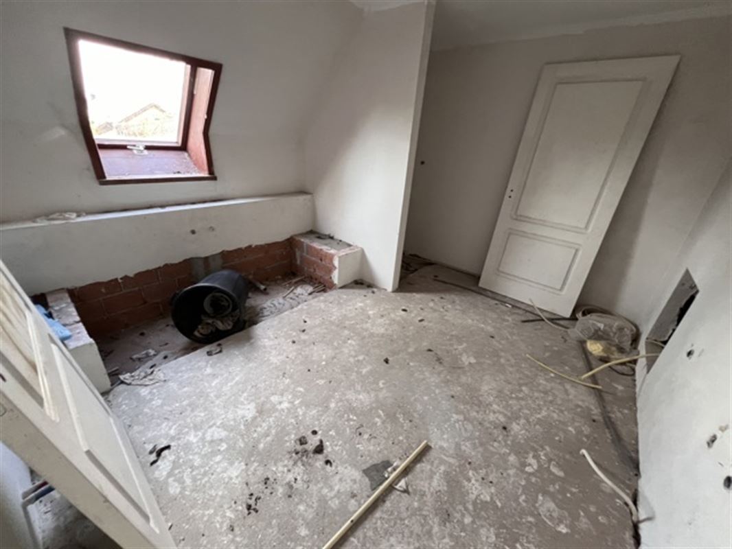 Te renoveren enorme villa