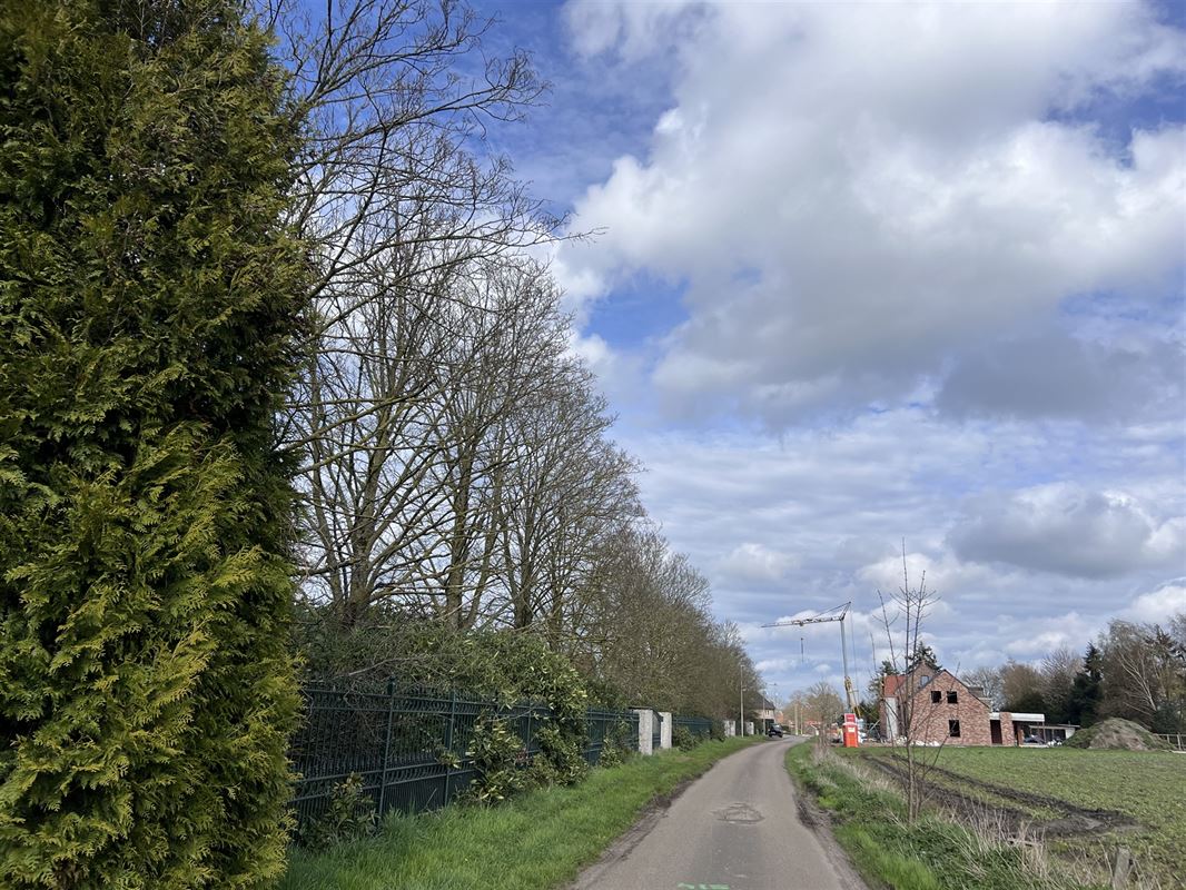 Te renoveren enorme villa